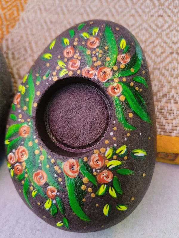 Handcrafted pebble art, banner 5